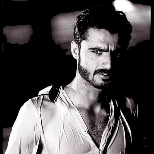 Latest photoshoot of the famous Pakistani ‘chaiwala’