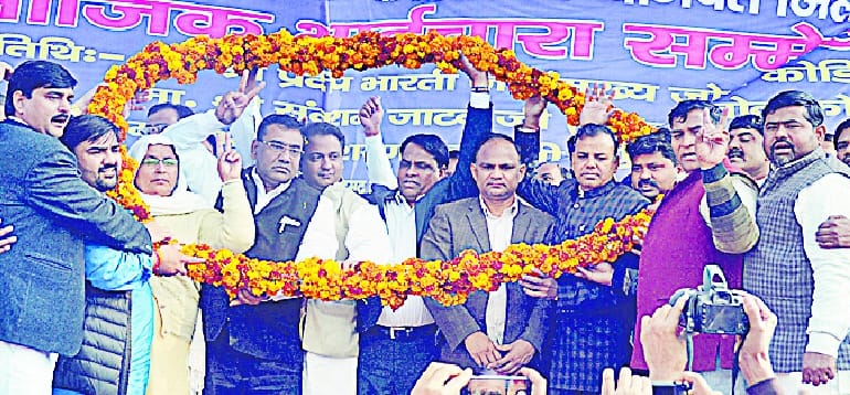 Racist politics of the BJP and the SP: MLC