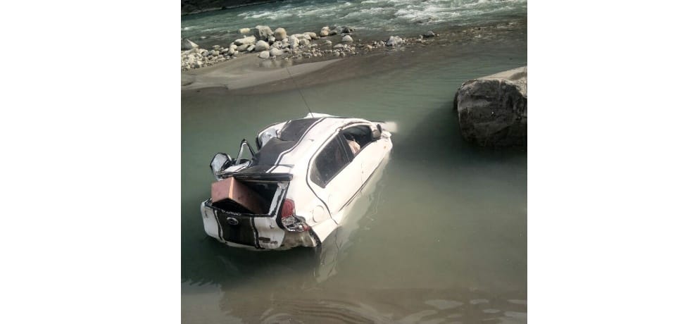 2 dead as car falls in gorge in kinnaur