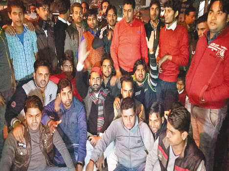 youth worker in support of akhilesh,  block the road