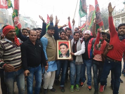Mulayam's constituency Shivpal and Amar putala torched 