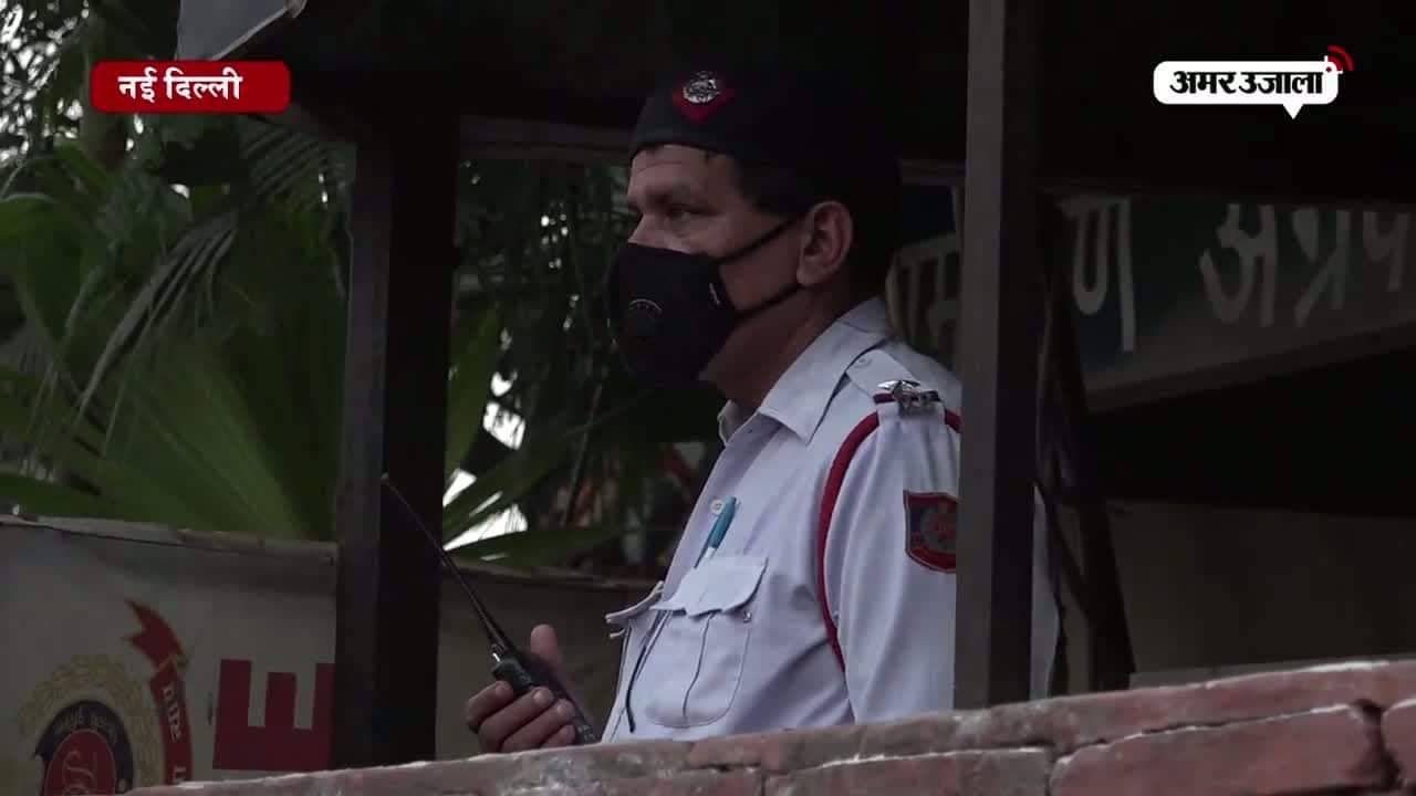 मास्क  दिल्ली पुलिस की यूनिफॉर्म
