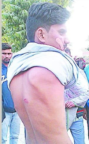 External young men rained batons on students entered school