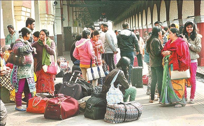 Kanpakpati passenger suffering in the cold