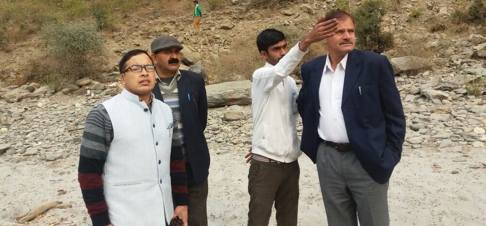 Boy trapped in sutlej river while taking selfie