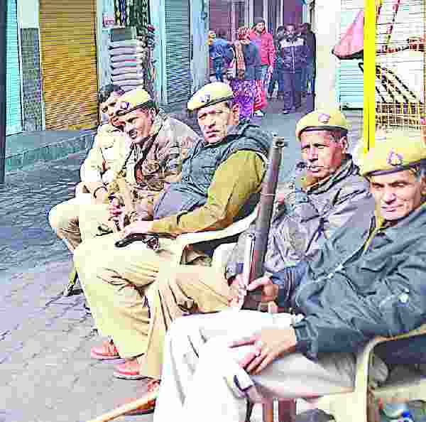 hatyaropi ke ghar humla