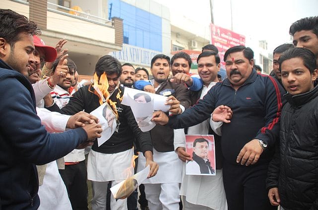 Akhilesh Yadav's supporters burnt posters Shivpal