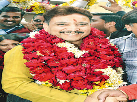 Mulayam, Akhilesh opposite Dharmendra Kuldeep