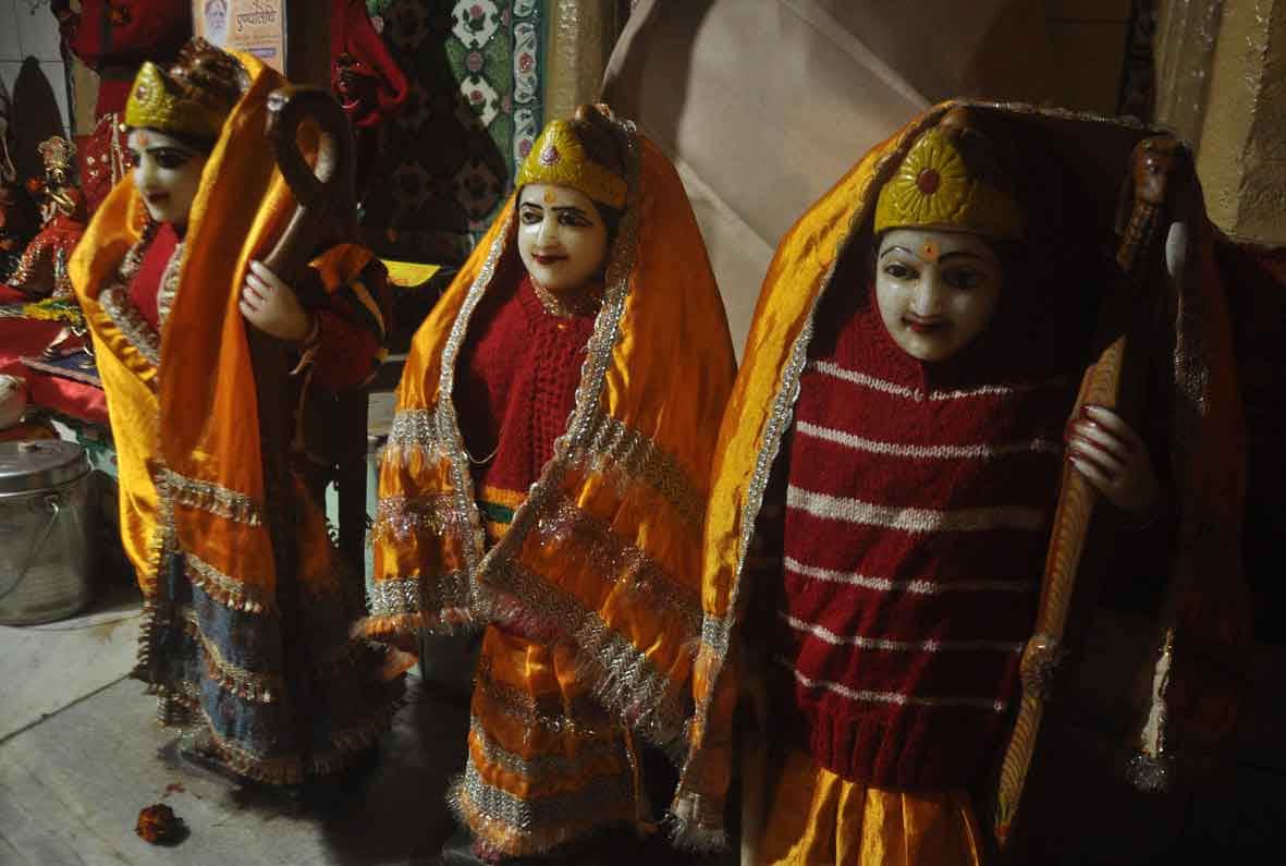  Kashi is caught up in severe cold, wear warm clothes even God