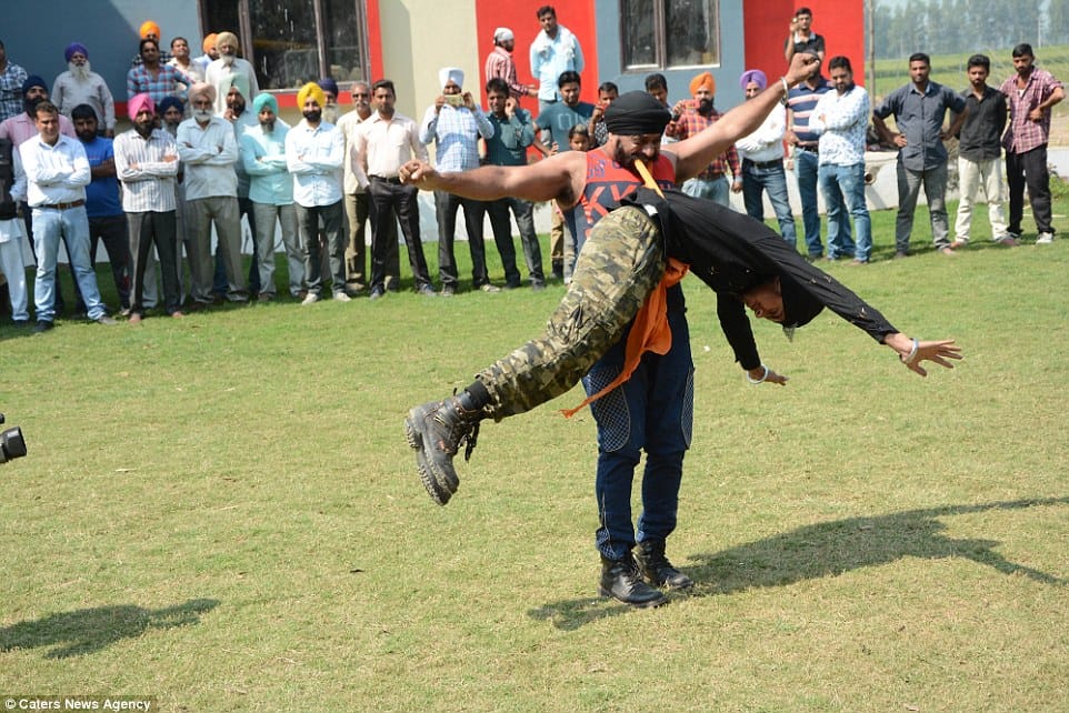 steel man amandeep singh is preparing to fight with Rhino