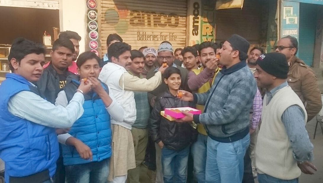 Akhilesh became party president, shared dessert