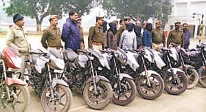 Vehicle thieves gang PCS officer's son