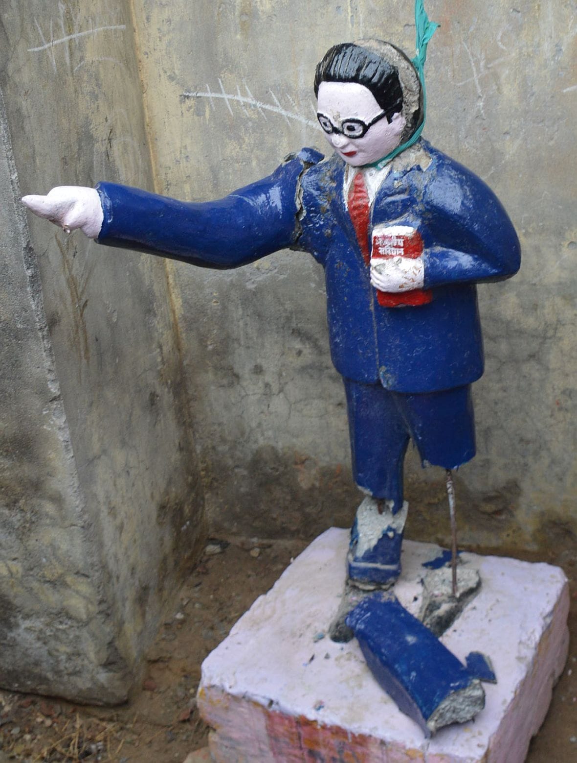 Ambedkar statue in Sali miscreants broke