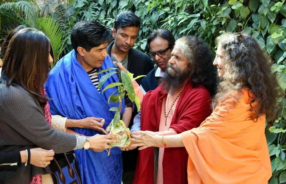 amitabh bachan in rishikesh parmarth niketan ashram