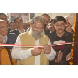 2.5 crore people of state will be blessed with health card: vij