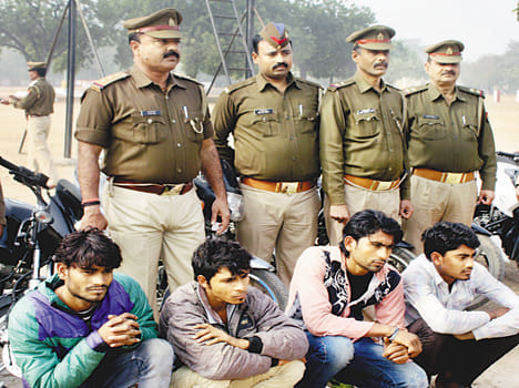 Thief gang caught, received 12 motorcycles