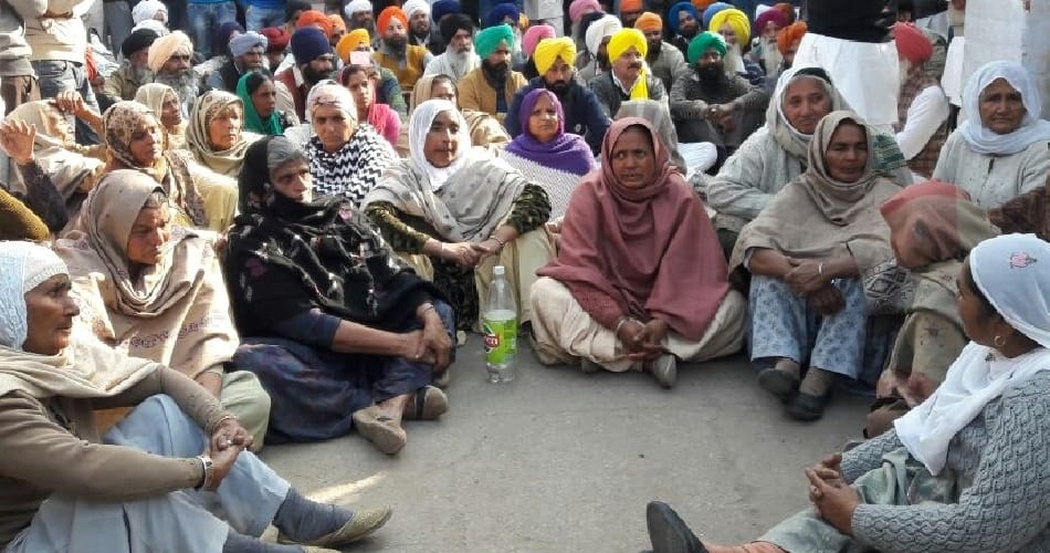 Women protested in front of police station