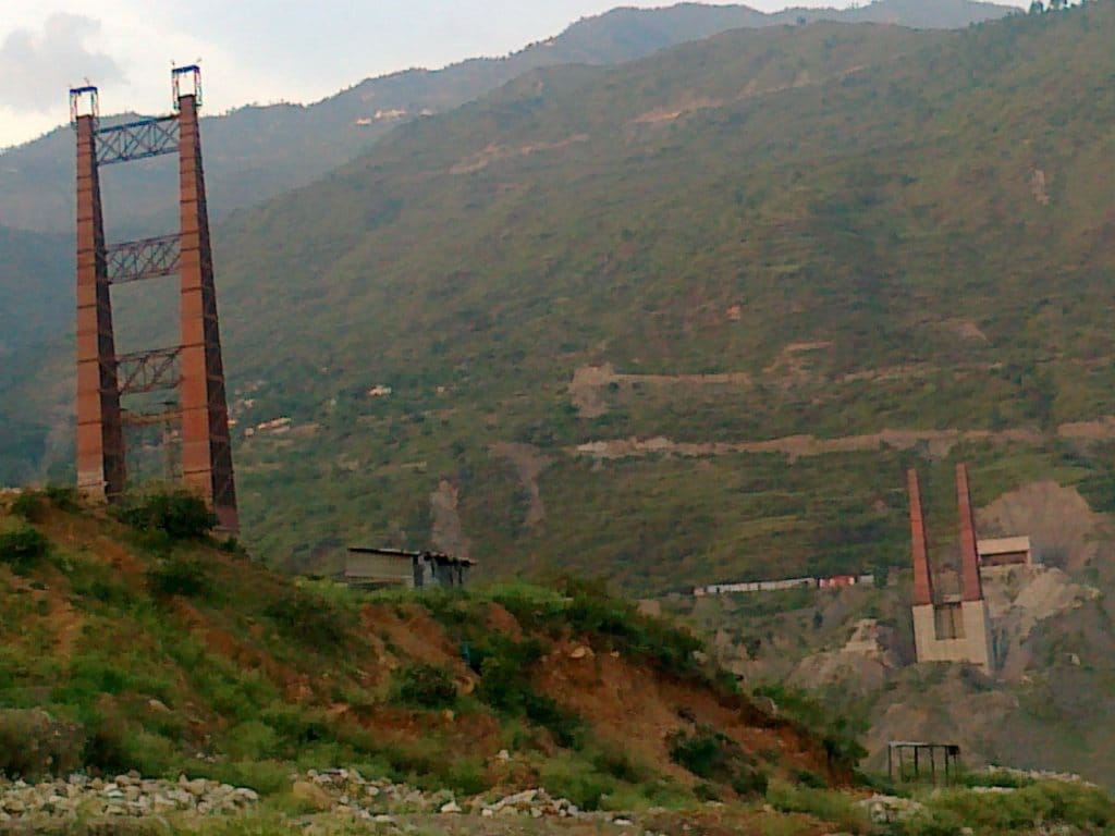 special devise set on Dobra Chanthi bridge new tehri