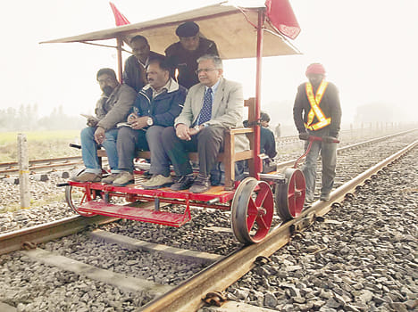 Was lying on the track key from the hook, went trains