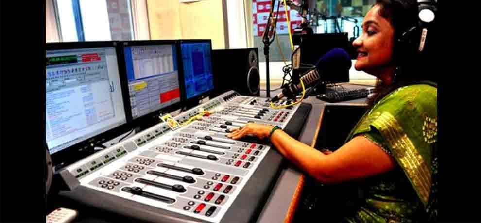 three youth started radio channel of bol harayan in australia