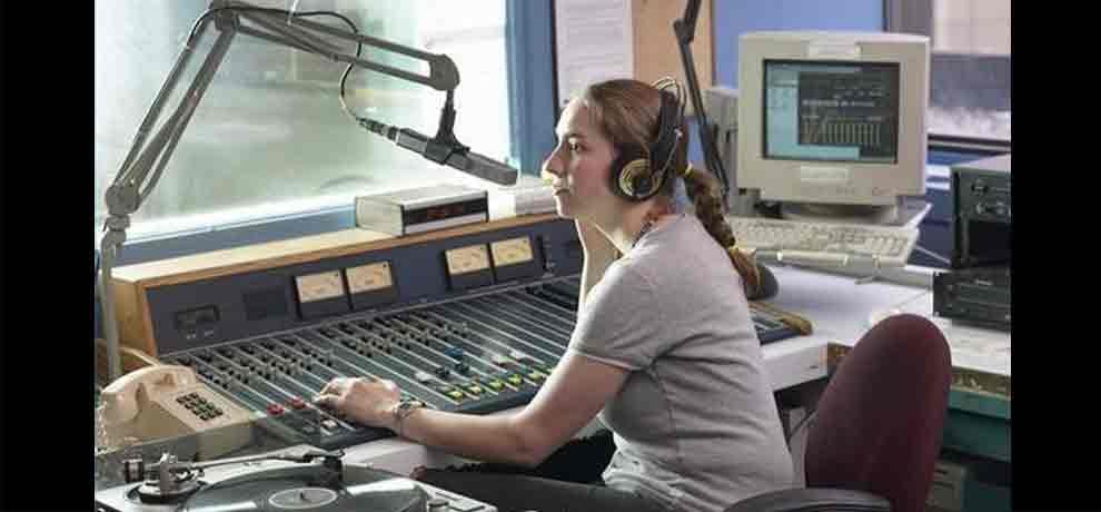 three youth started radio channel of bol harayan in australia