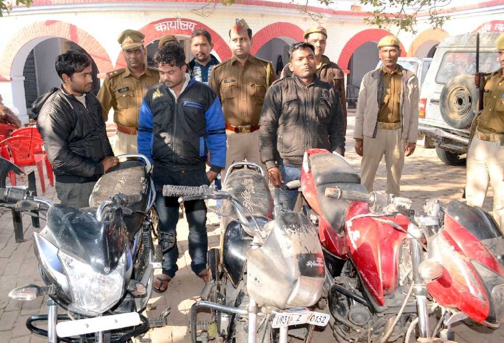 Three members of the gang was finally picked the bike thief, recovered three bikes