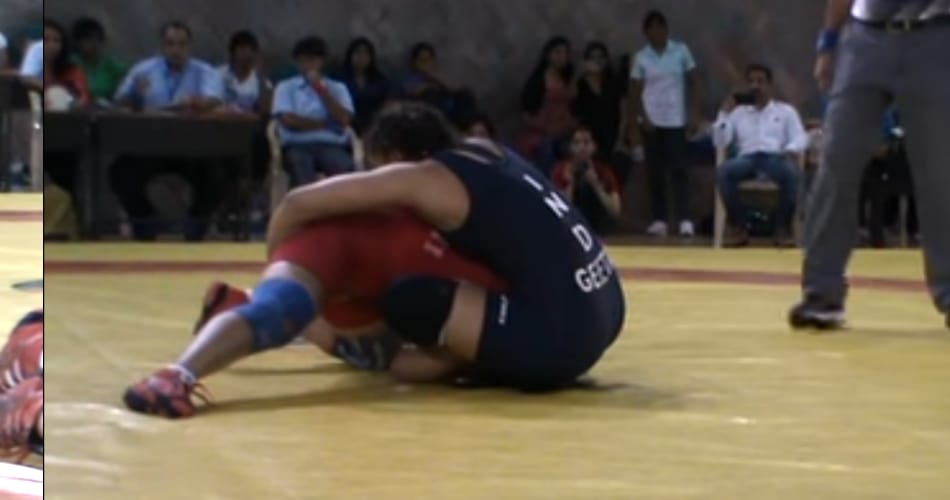 when sakshi malik and geeta phogat face each other match