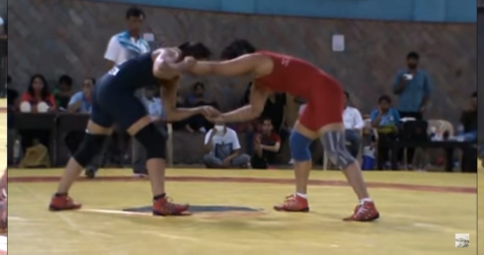 when sakshi malik and geeta phogat face each other match