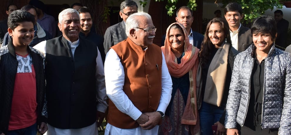 Chief Minister gave gift to Gita Fugat, soon declare great reward