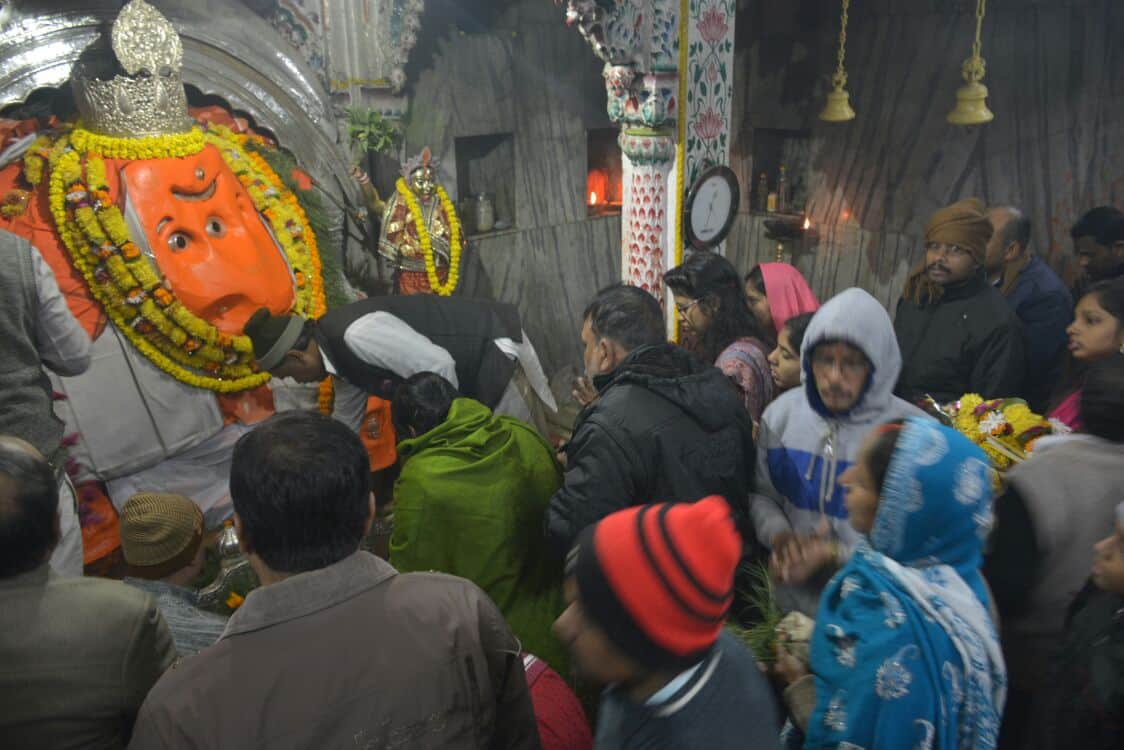 new year celebration in varanasi,sarnath flocked