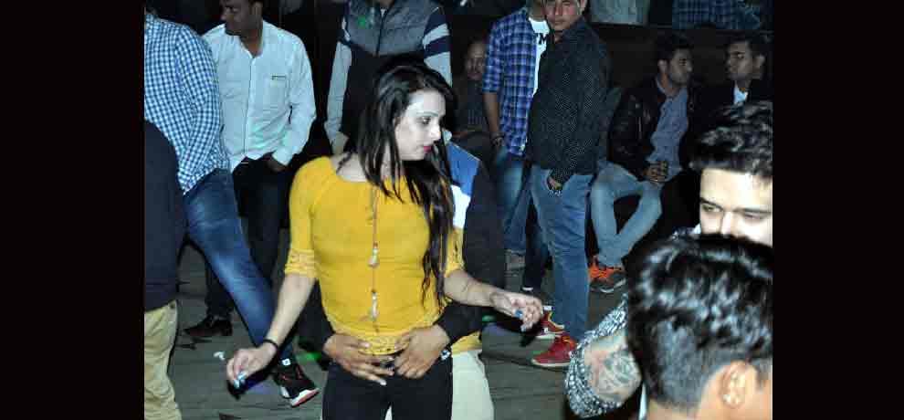  new year 2017 welcome celebration in delhi ncr and police celebration