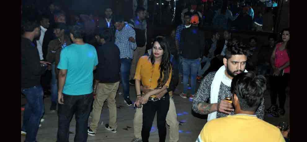  new year 2017 welcome celebration in delhi ncr and police celebration