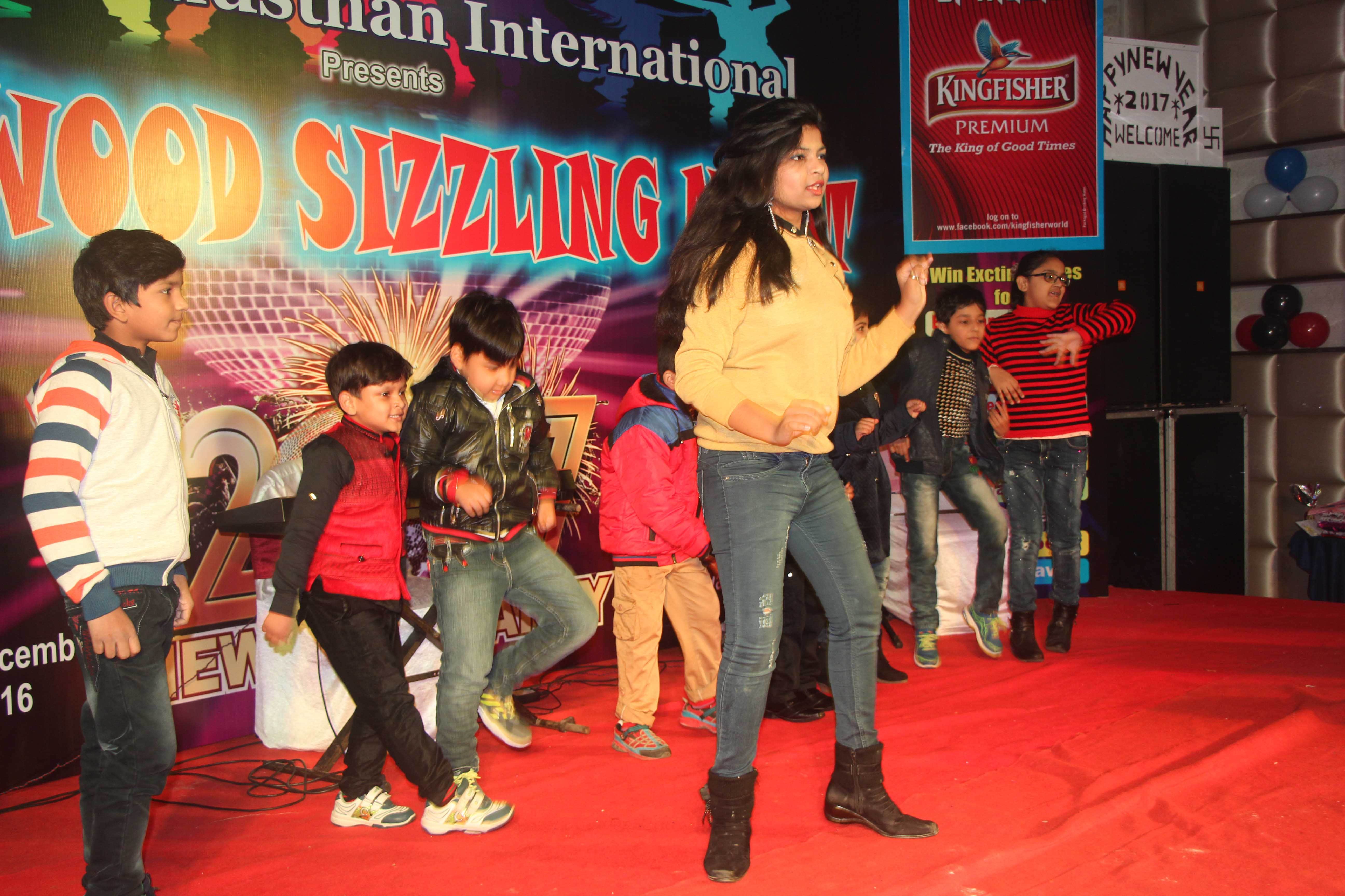 Varanasi New Year's fun , view pictures 