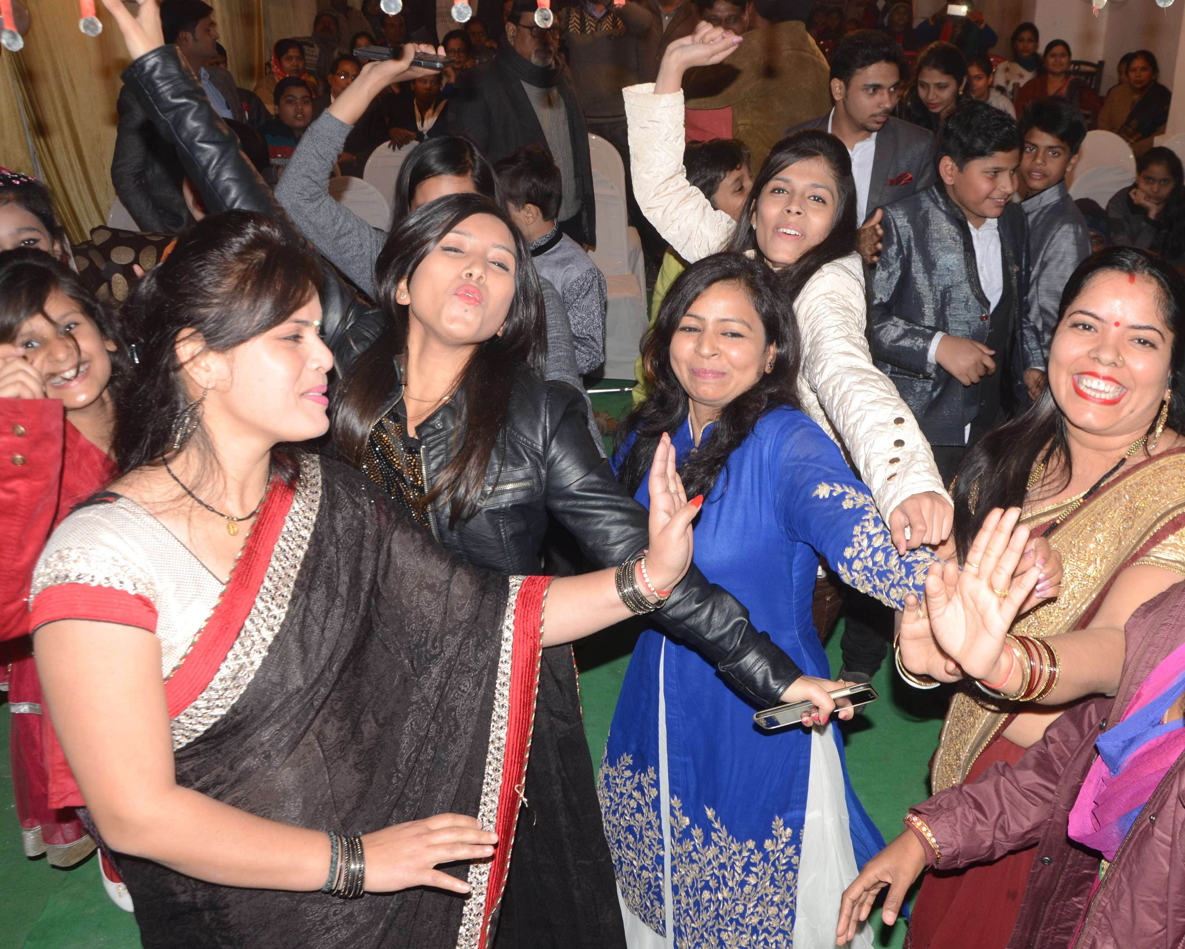 Varanasi New Year's fun , view pictures 
