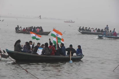New Year Ban on boat DJ party in varanasi instructions to sailors take care of life jackets and overloading