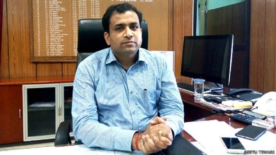 patna dm threaten by an engineer on phone