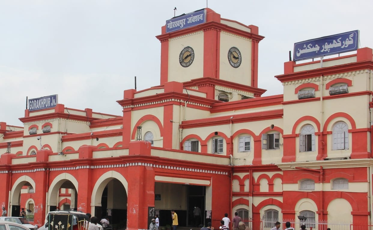 New witing hall and cab way will build at railway station