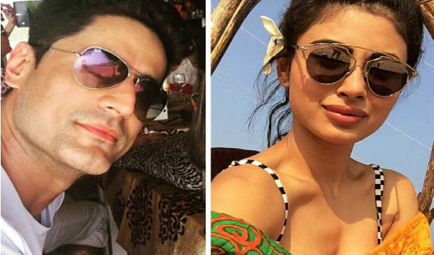 mouni roy celebrate new year party with her boyfriend