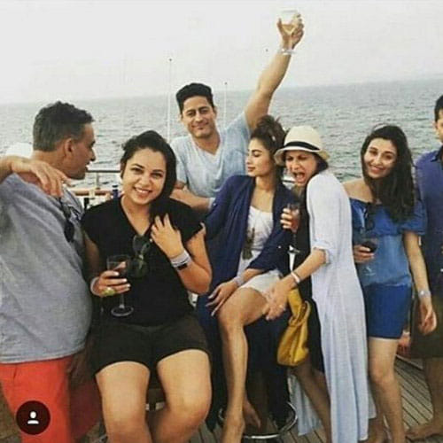 mouni roy celebrate new year party with her boyfriend