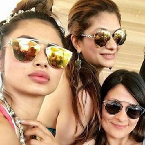 mouni roy celebrate new year party with her boyfriend