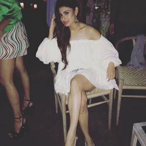 mouni roy celebrate new year party with her boyfriend