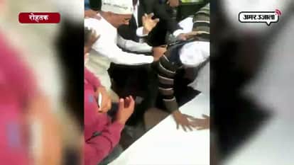 Shoe on kejriwal in Rohtak