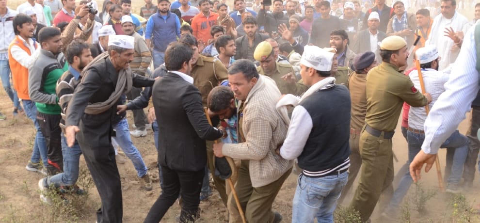 So..kejriwal was not the target of shoe throwing 