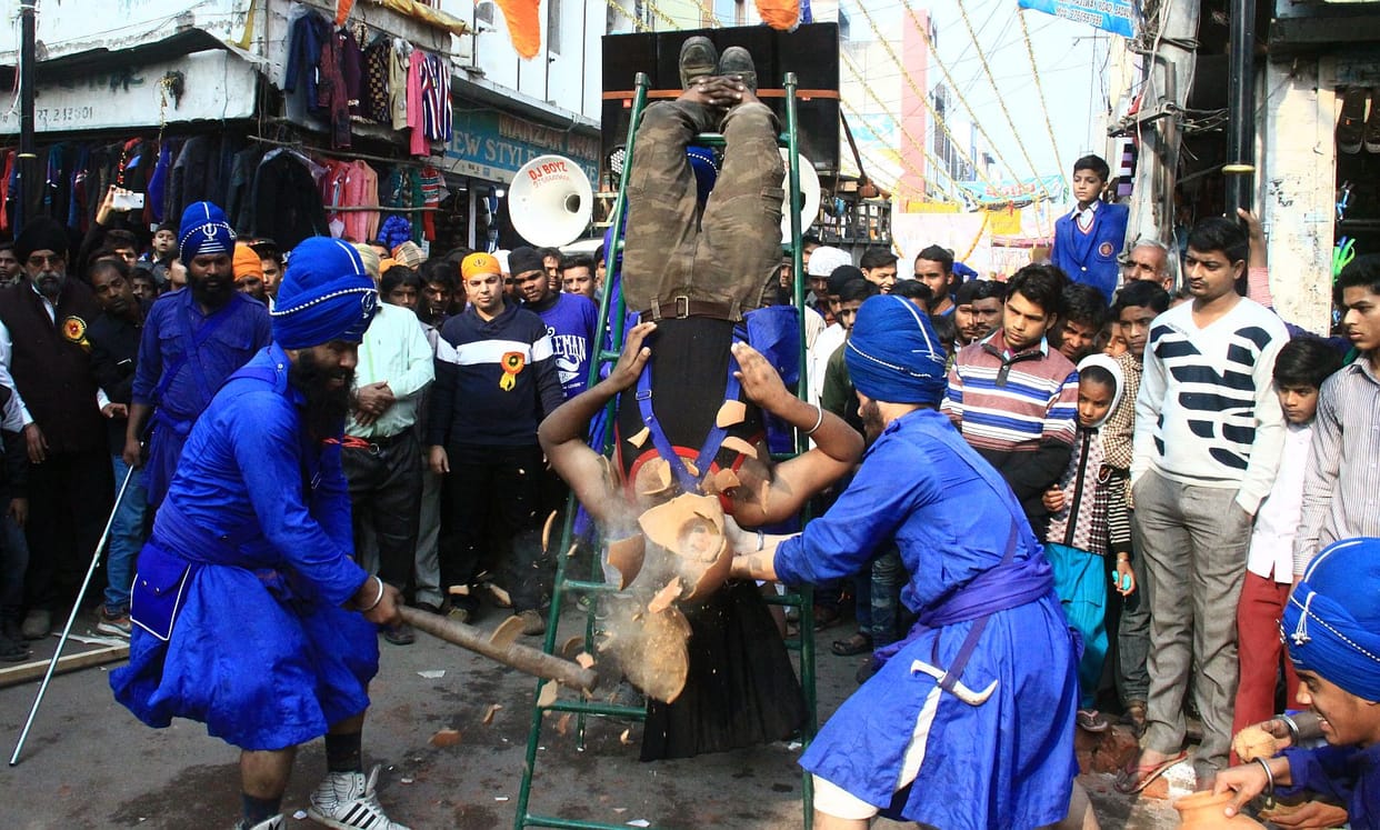 Nagar Kirtan pulled glitzy city