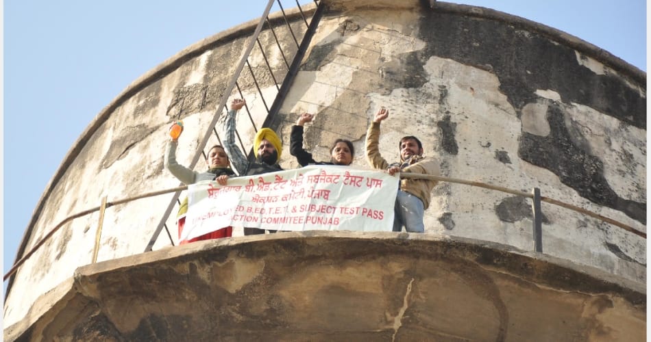 Unemployed teacher climbed on the tank, mohali news