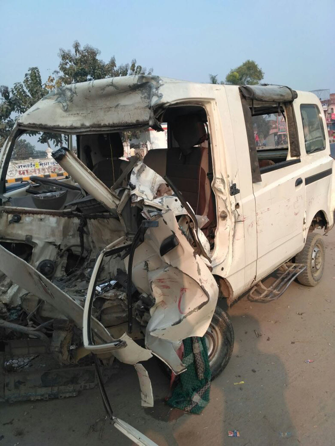 Accident death of a child, six injured