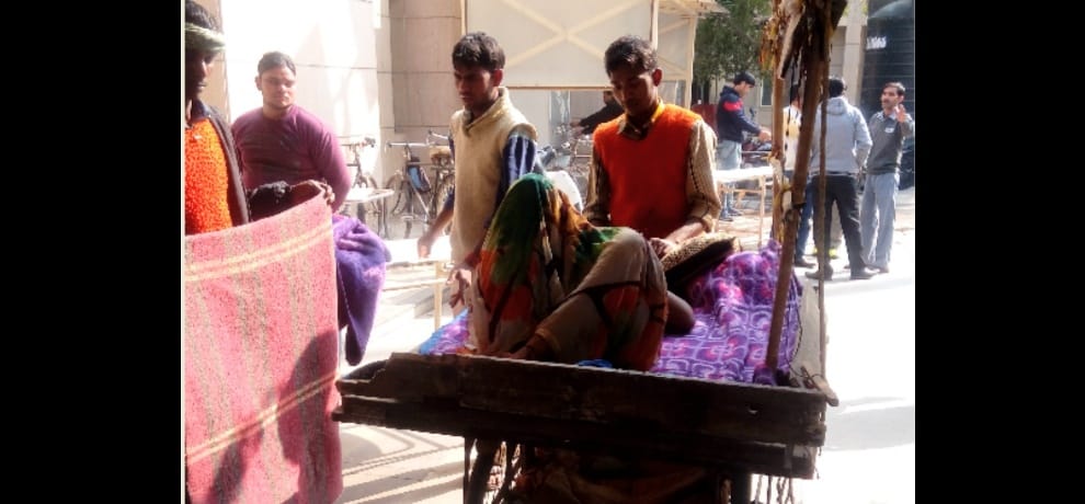 Refused to take the patient to the ambulance had to be street vendors