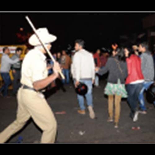 sources says women molested in Bengaluru in front of police