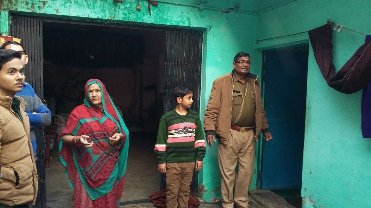 A woman died in gonda.