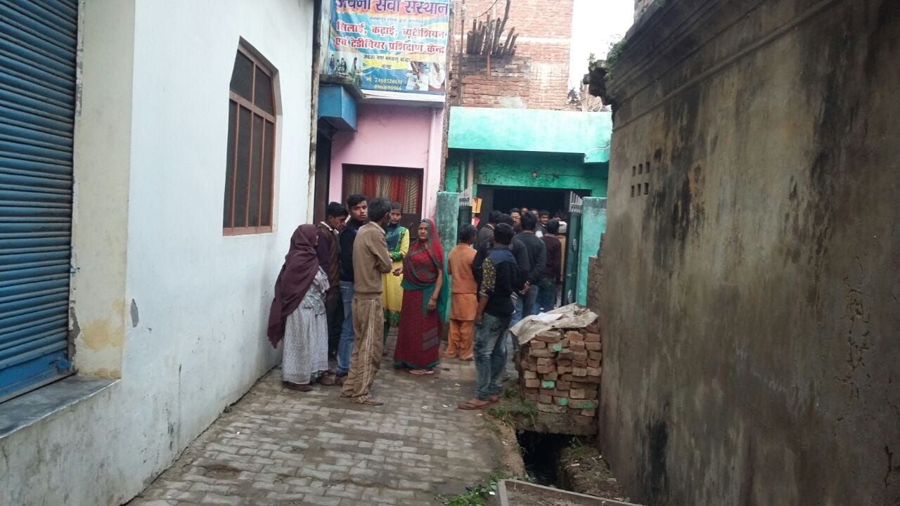 A woman died in gonda.